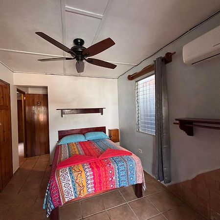 Hostal Hansi Bocas Town Exterior photo