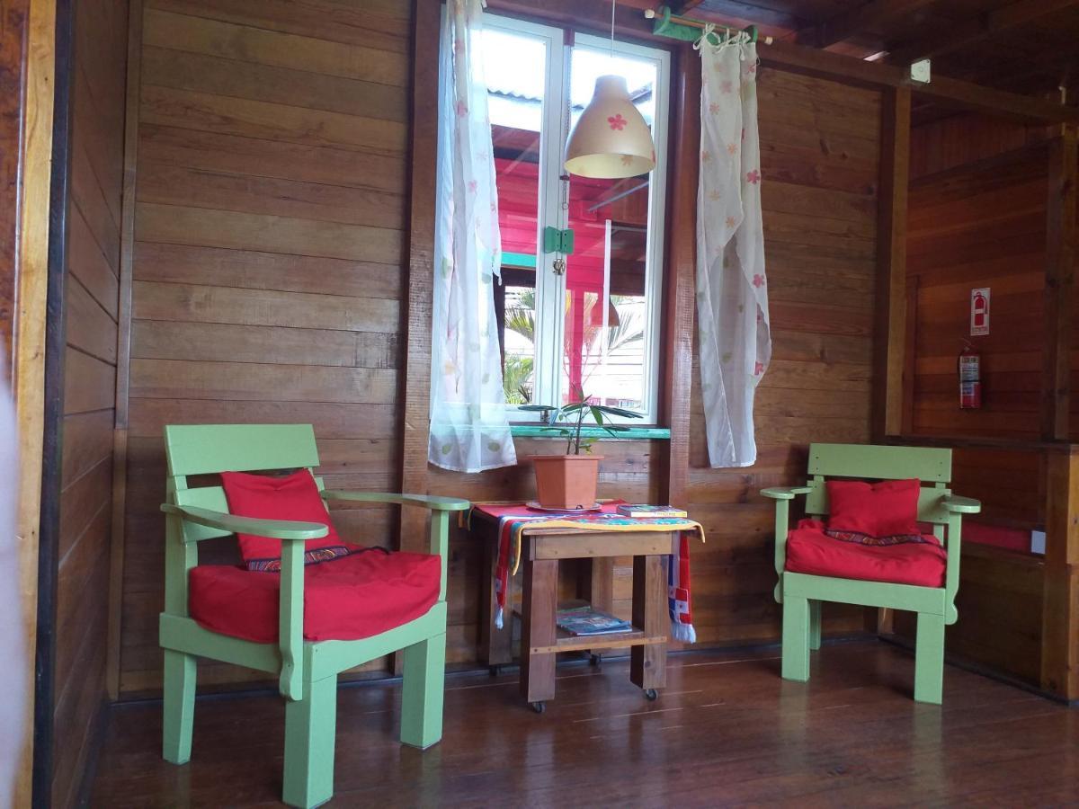 Hostal Hansi Bocas Town Exterior photo