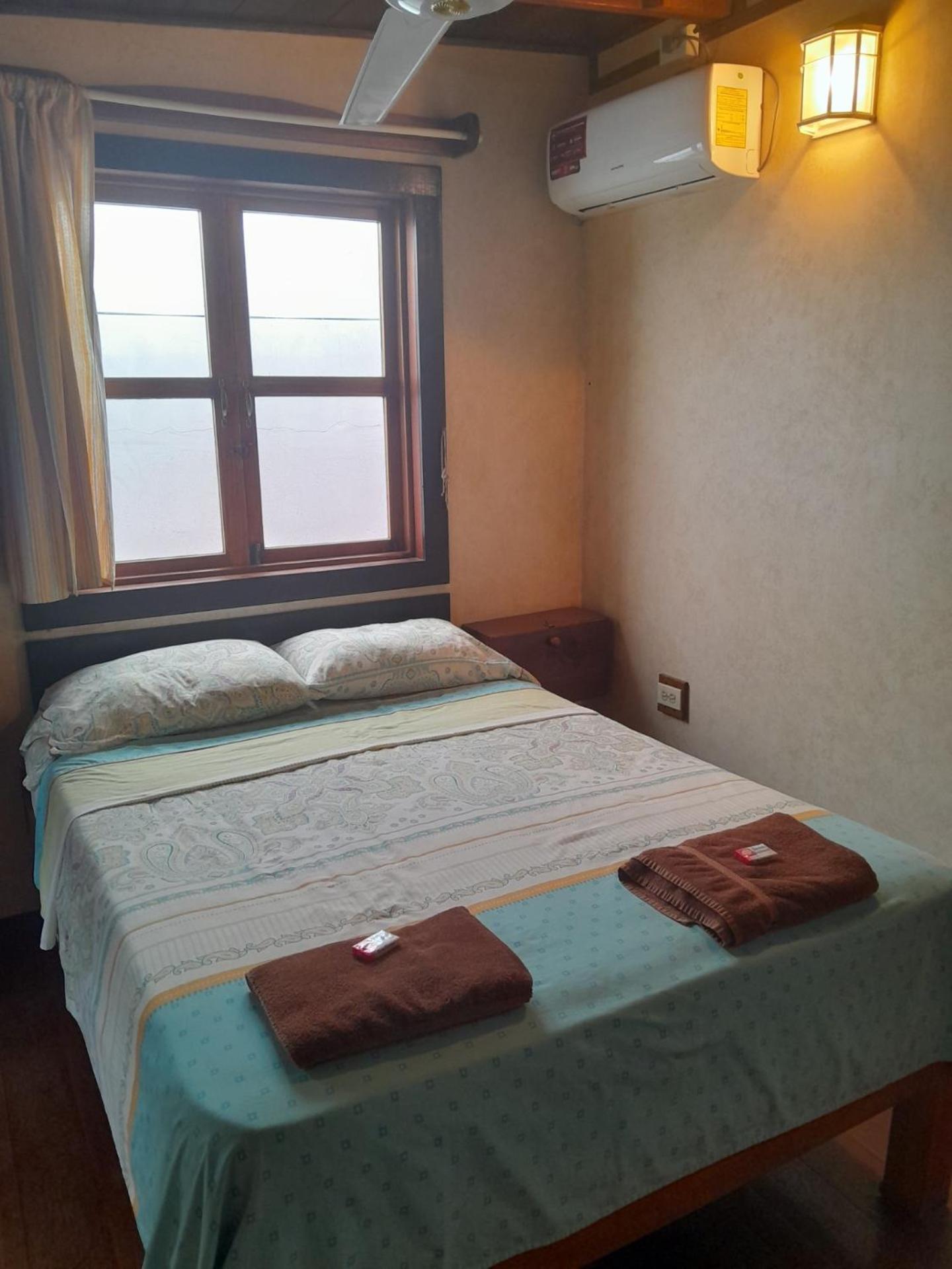 Hostal Hansi Bocas Town Exterior photo