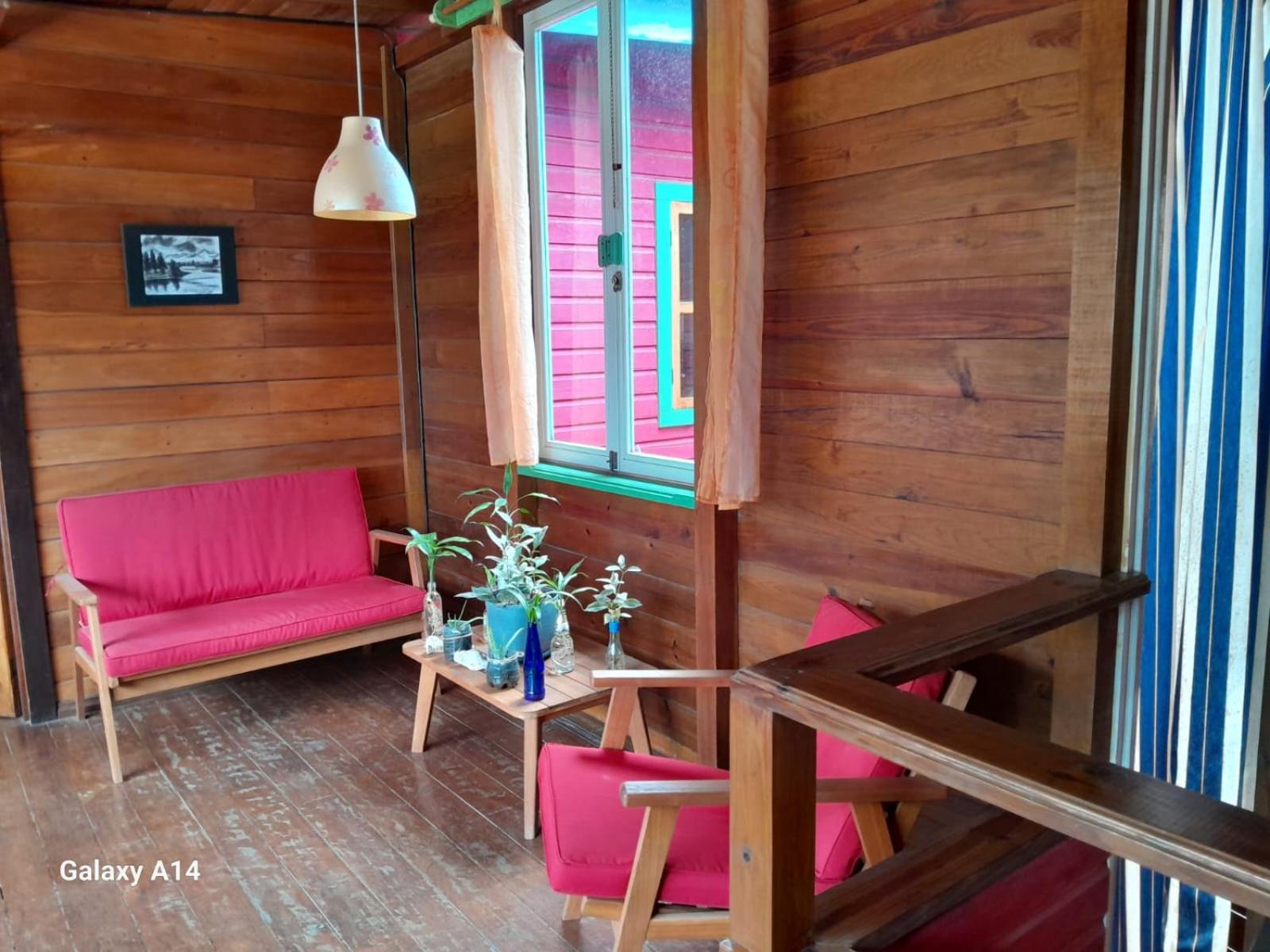 Hostal Hansi Bocas Town Exterior photo