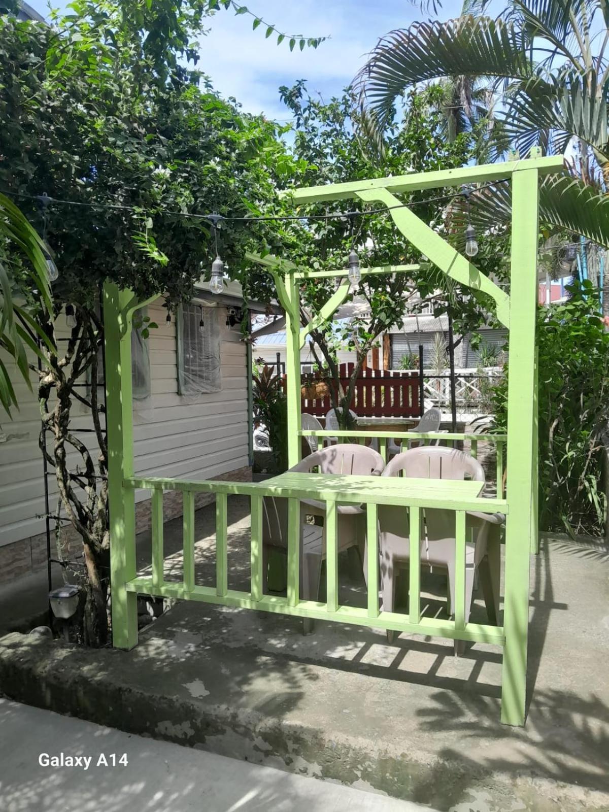 Hostal Hansi Bocas Town Exterior photo