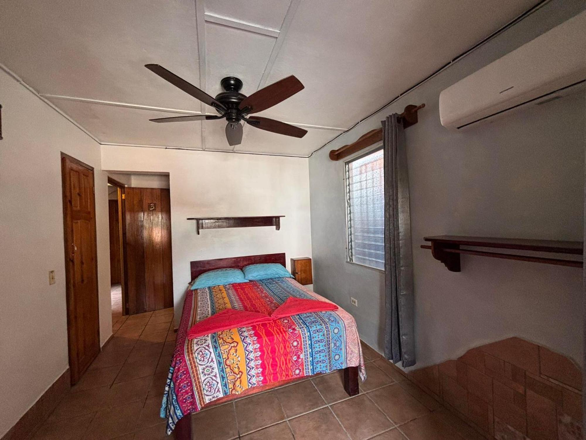 Hostal Hansi Bocas Town Exterior photo