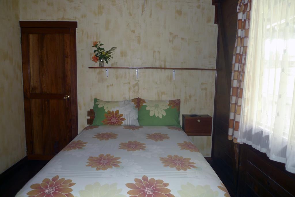 Hostal Hansi Bocas Town Exterior photo
