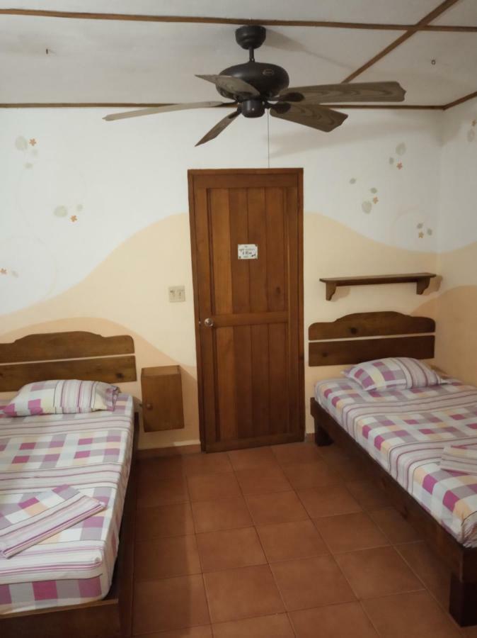 Hostal Hansi Bocas Town Exterior photo