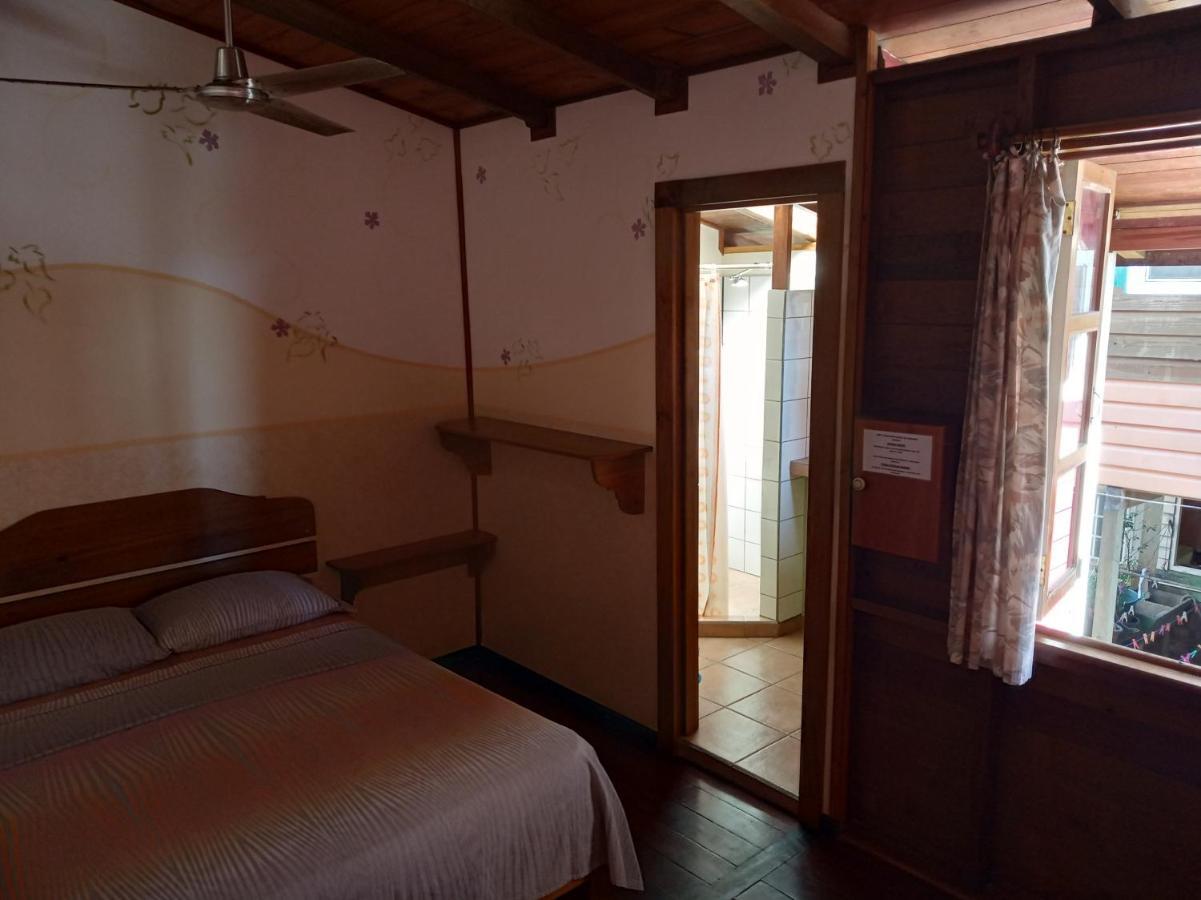 Hostal Hansi Bocas Town Exterior photo
